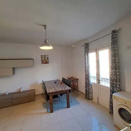 St Julians 3 Minutes Walk From Promenade 3 Bedroom סליאמה