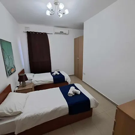 St Julians 3 Minutes Walk From Promenade 3 Bedroom Lejlighed *