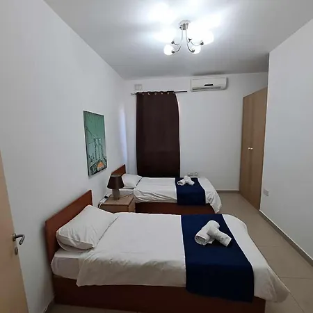 St Julians 3 Minutes Walk From Promenade 3 Bedroom