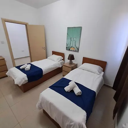 St Julians 3 Minutes Walk From Promenade 3 Bedroom * Σλιέμα