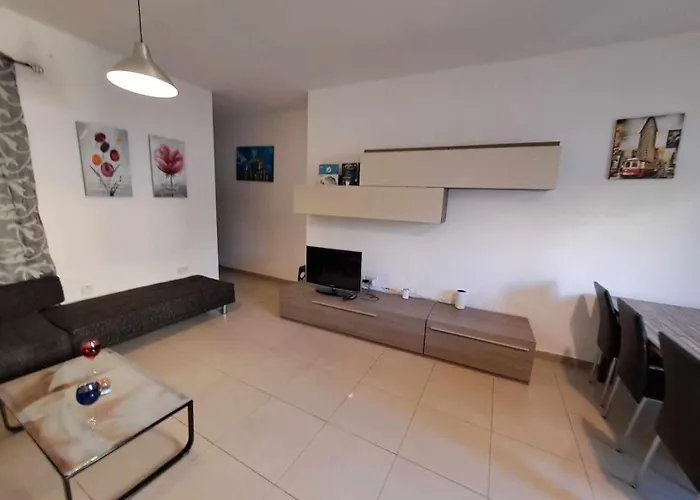 Daire St Julians 3 Minutes Walk From Promenade 3 Bedroom Sliema